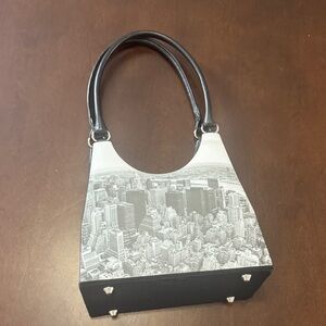 Black and White Cityscape Women's Bag